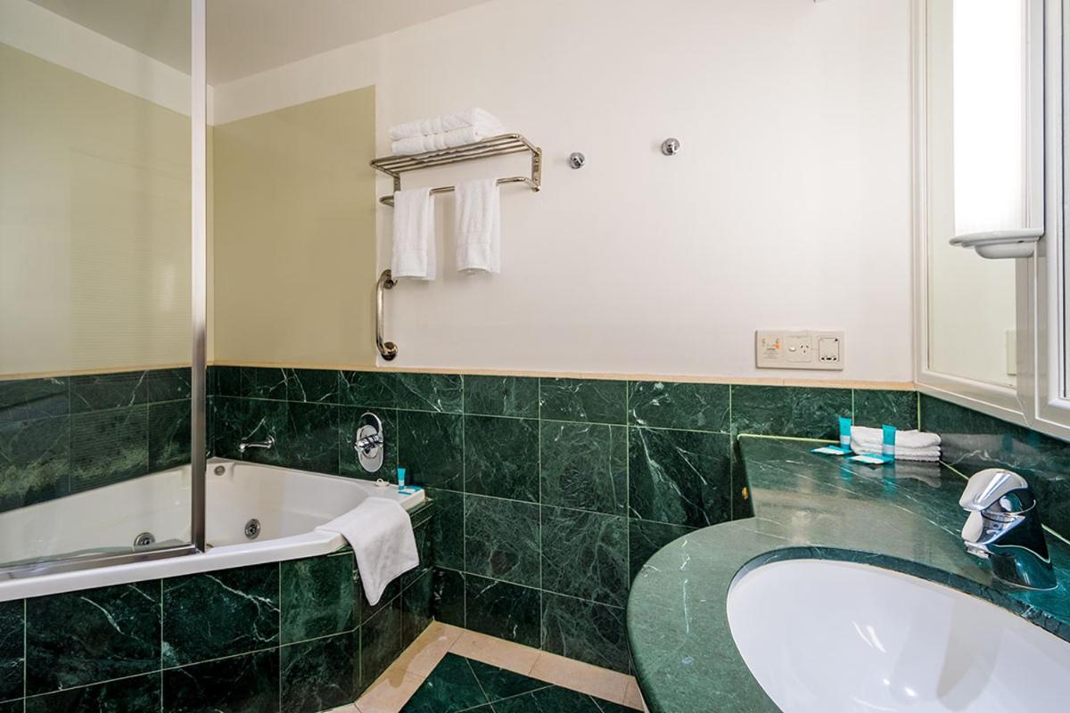 Deluxe Private Apartment And Studio - Ocean Views Gold Coast Exterior foto