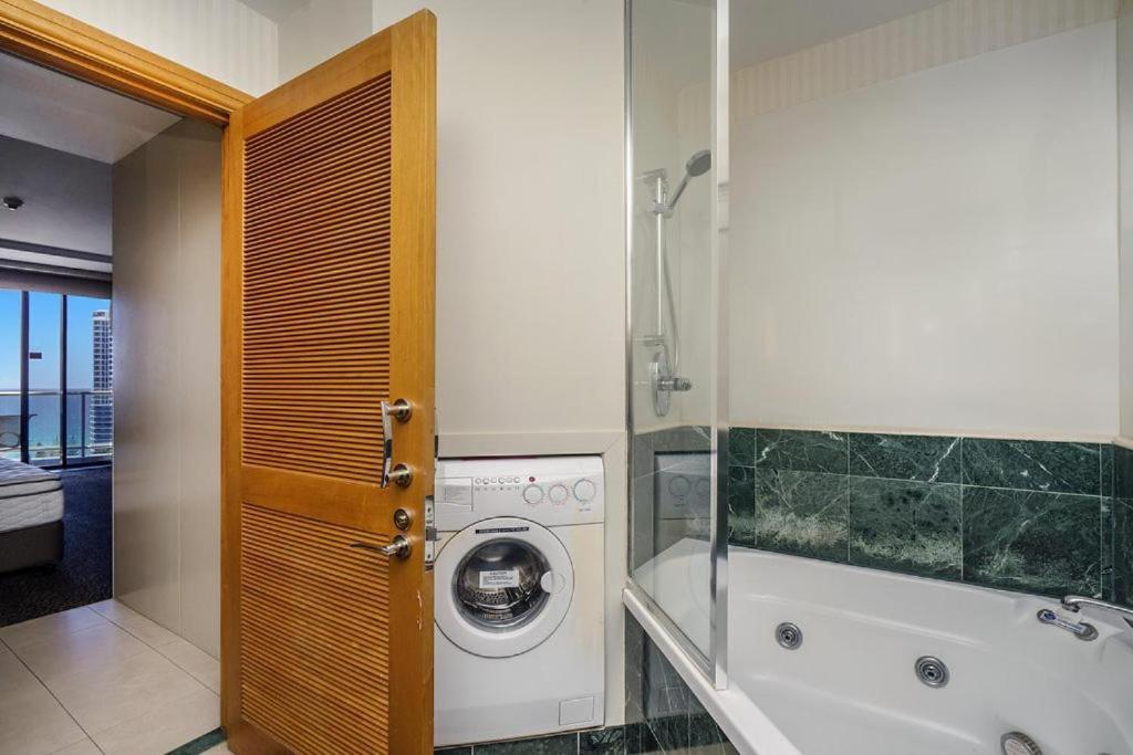 Deluxe Private Apartment And Studio - Ocean Views Gold Coast Exterior foto
